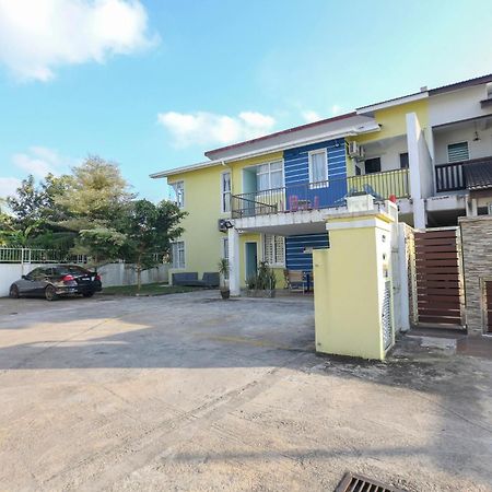 Oyo 90132 Come Inn Premium Kuala Terengganu Exterior foto